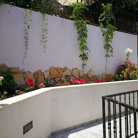 Liana Apartment *