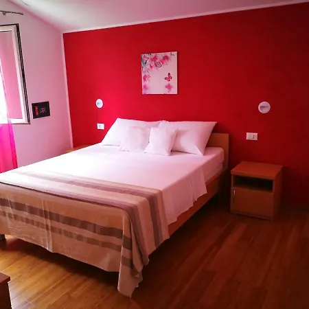 Liana Apartment